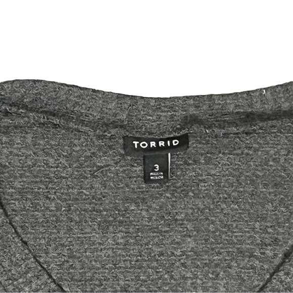 Torrid Gray Short Sleeved Waffle Texture Wood ish buttons Tie Detail size 3 - Picture 5 of 10